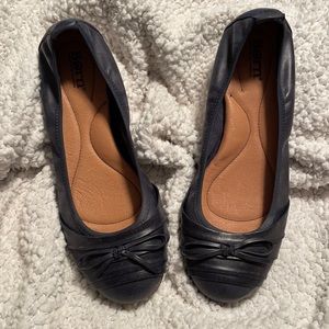 Brand New. Never worn.  Navy blue Born Dress flats. Size 9M